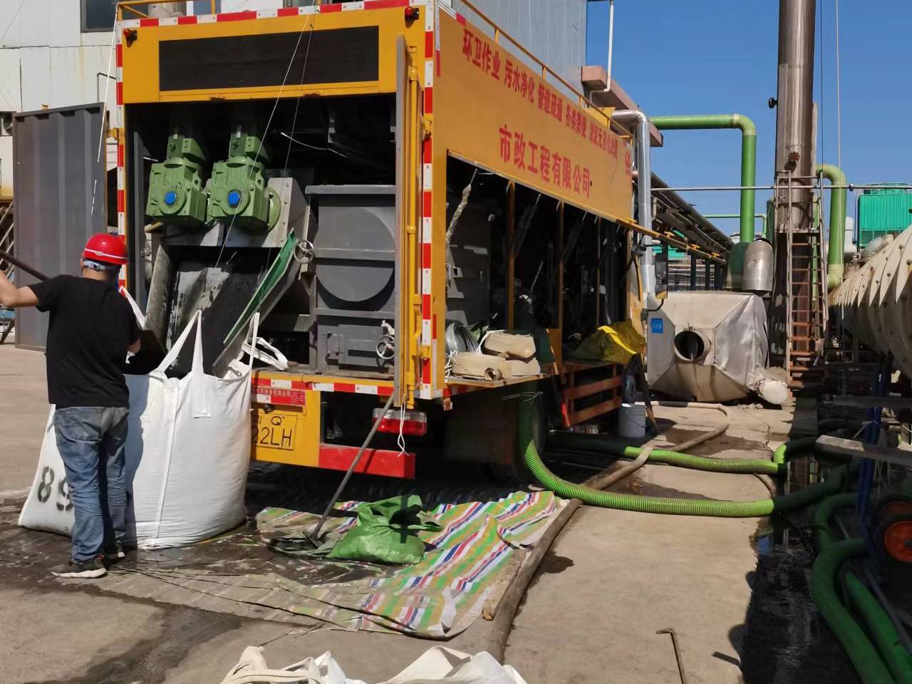 句容淤泥压干处理